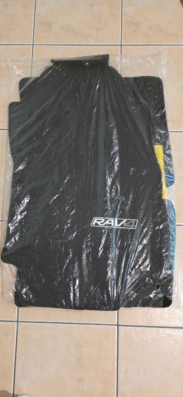 Floor mats toyota rav4 OEM