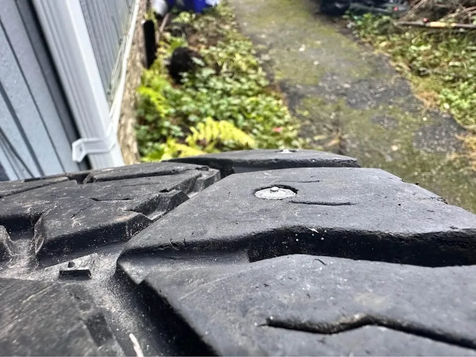 Winter studded tires image indicator(8)