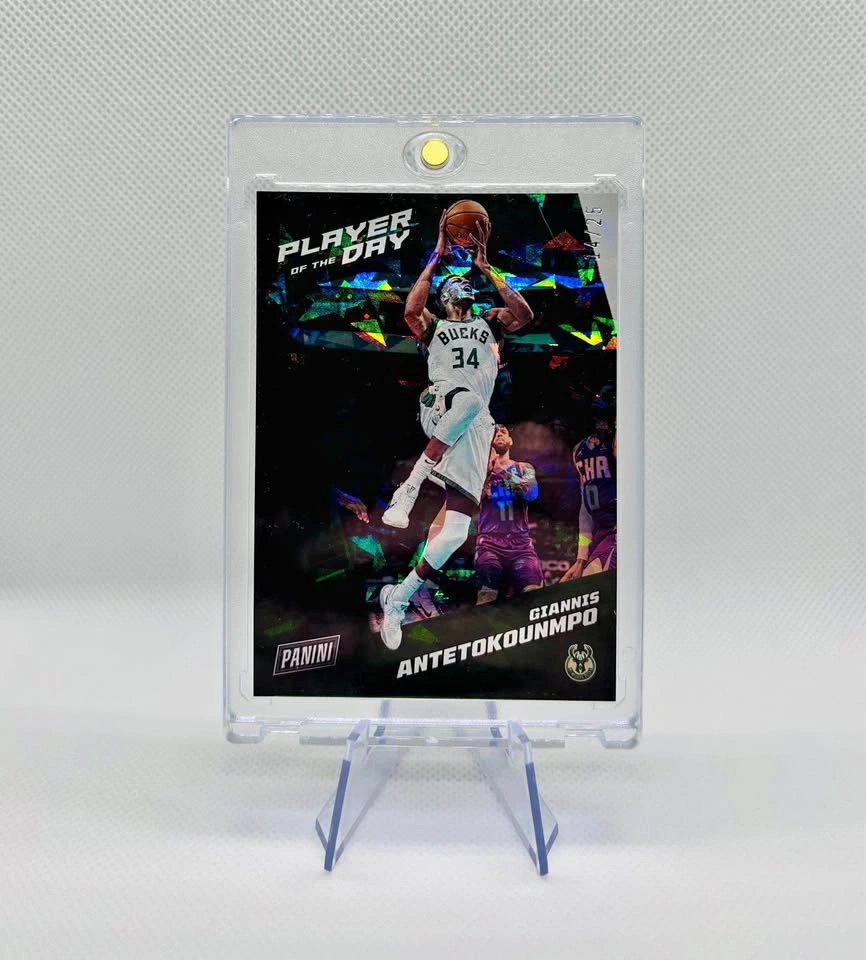 2021-22 Panini Player of the Day Giannis Antetokounmpo /25