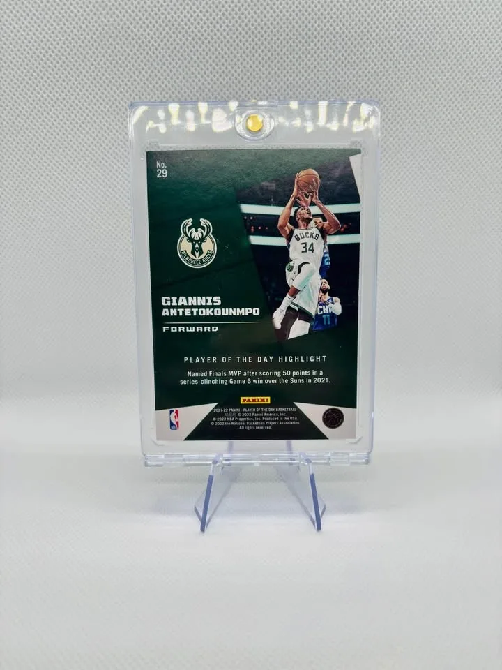 2021-22 Panini Player of the Day Giannis Antetokounmpo /25 - photo 2