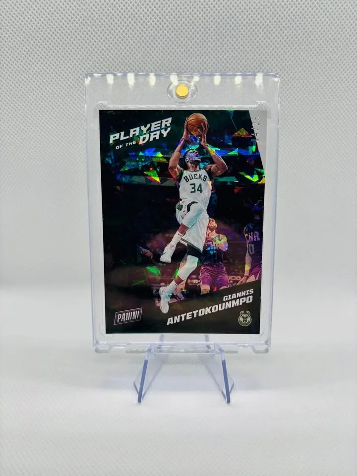 2021-22 Panini Player of the Day Giannis Antetokounmpo /25 - photo 3