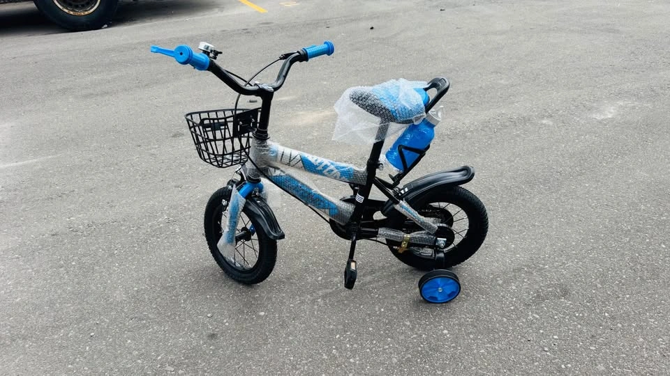 Xutong Children's Bicycle with Training Wheels - photo 2