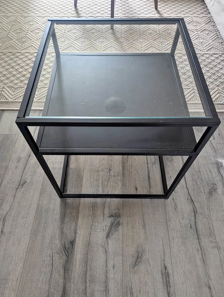 Coffee table and end table in great condition