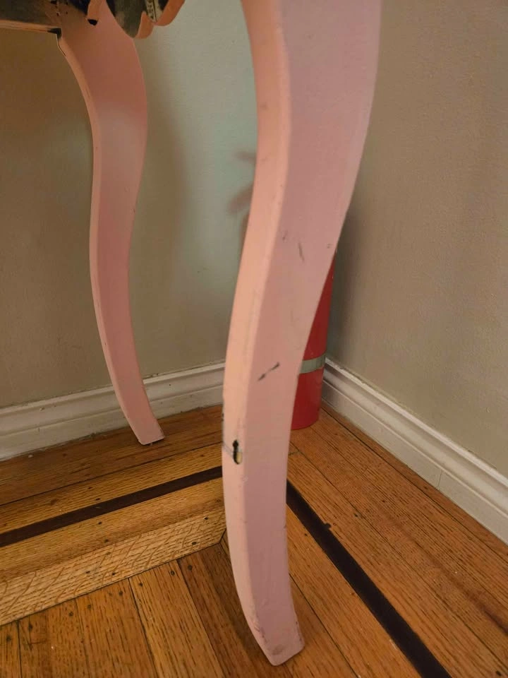 Pink dresser for young child - photo 2