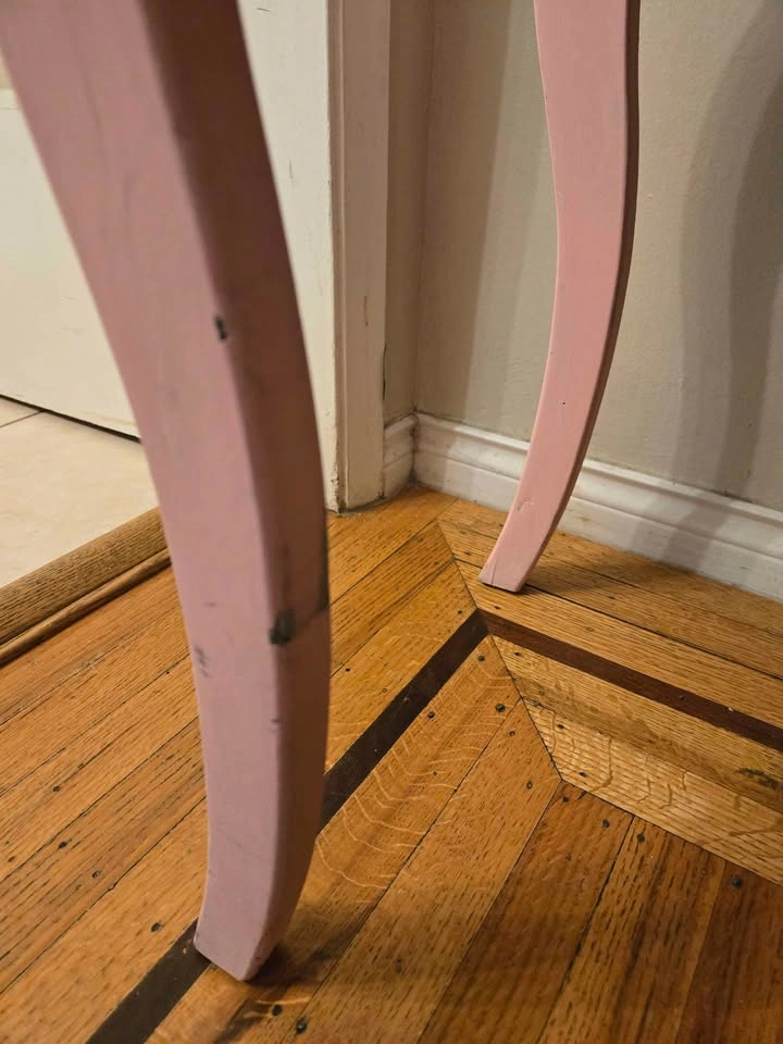 Pink dresser for young child - photo 3