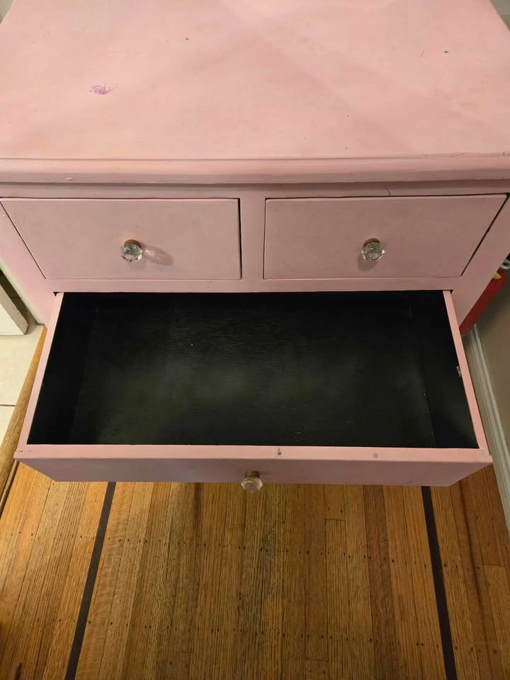 Pink dresser for young child - photo 5