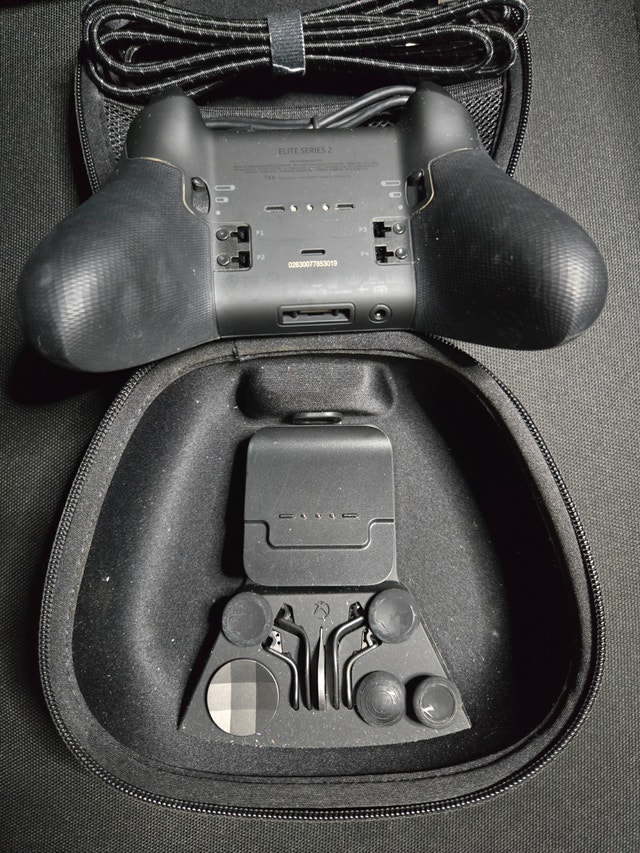 Xbox Elite Wireless Controller Series 2 - photo 3