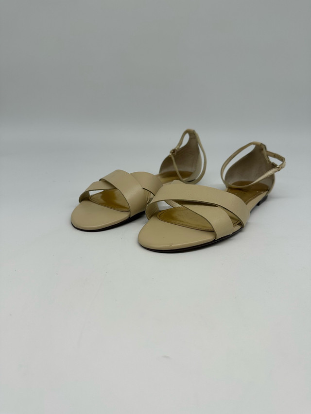 Lauren Ralph Lauren women’s sandals. Size: 8.5B (US)