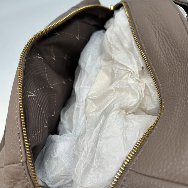 Vince Camuto Taupe Leather Tote (without tag) - photo 4
