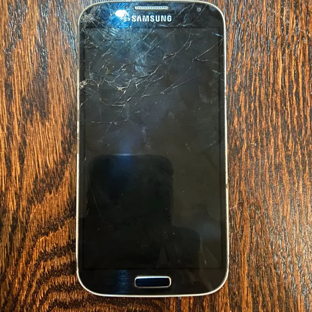 Samsung Galaxy S4 - For Parts or Repair Only thumbnail