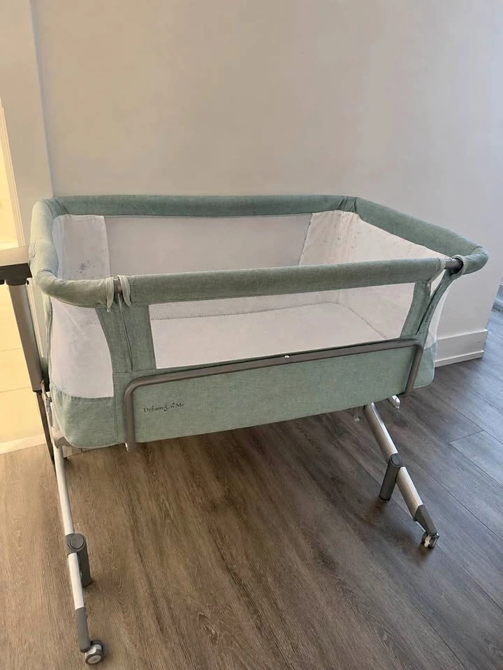 Dream On Me Baby Bassinet / Bedside Sleeper – Excellent Conditio
