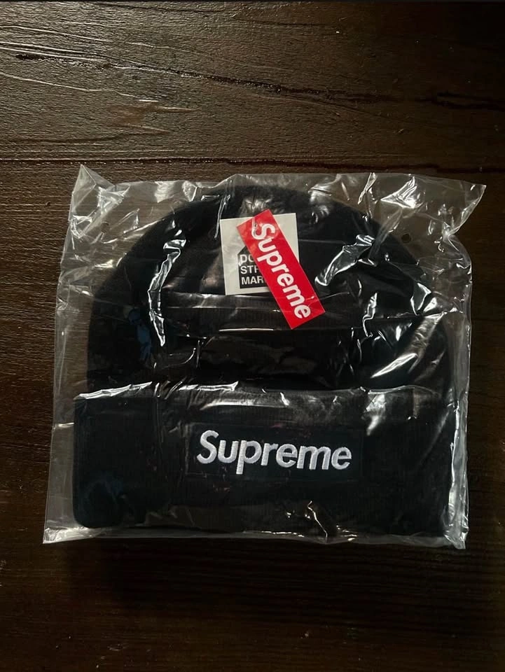 Supreme beanies selling in bulk - photo 2