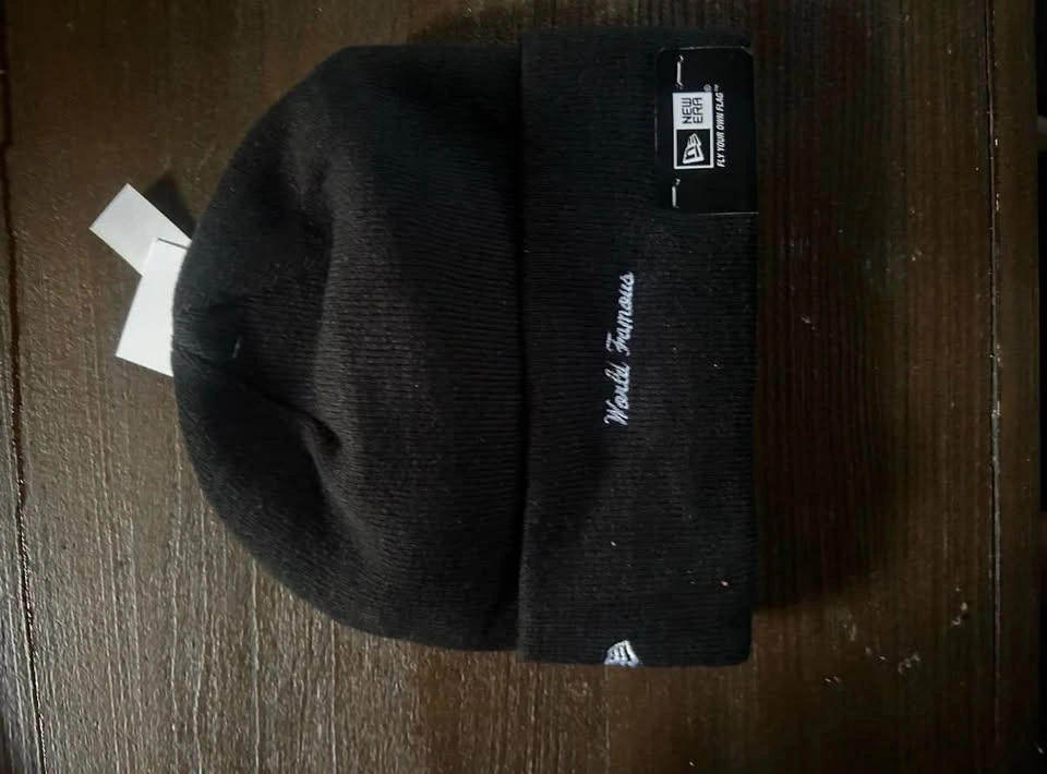 Supreme beanies selling in bulk - photo 5