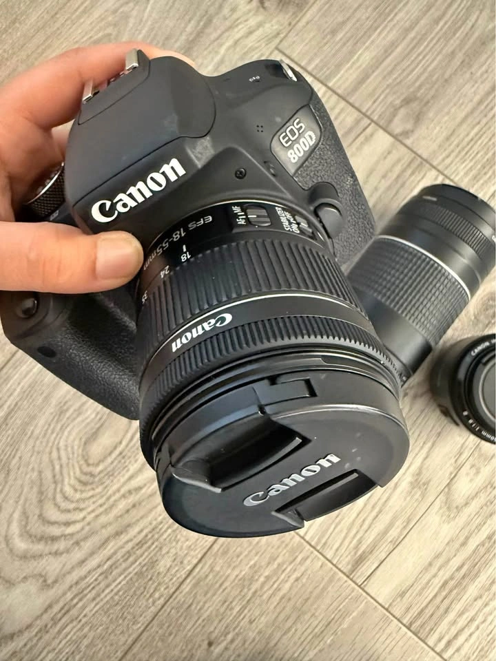 Canon EOS 800D DSLR Camera Bundle – Excellent Condition