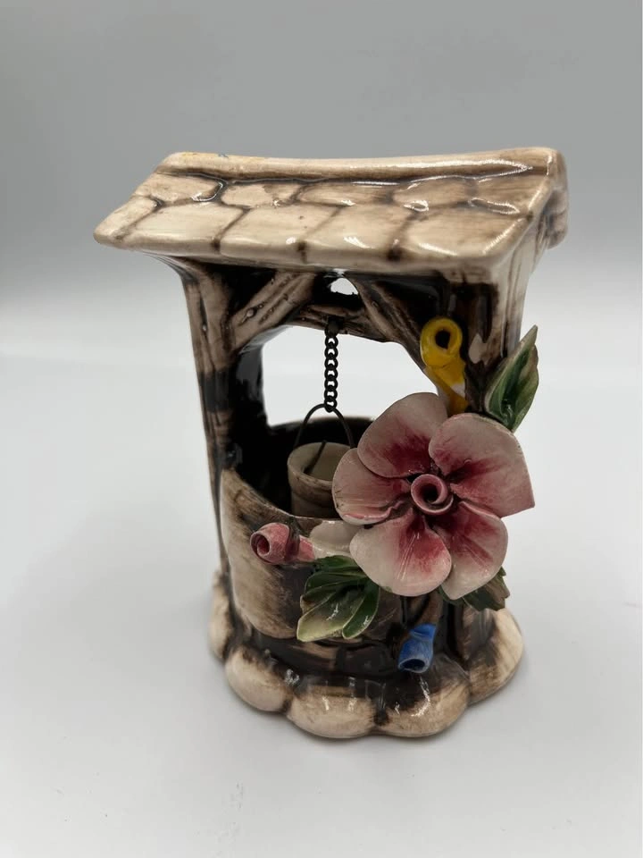Vintage Nuova Capodimonte Porcelain Wishing Well Figurine - photo 2