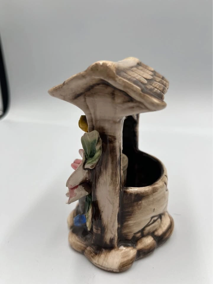 Vintage Nuova Capodimonte Porcelain Wishing Well Figurine - photo 4