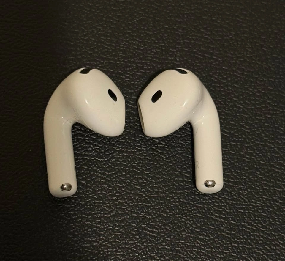 Apple AirPods 4 + Charging Case - photo 2