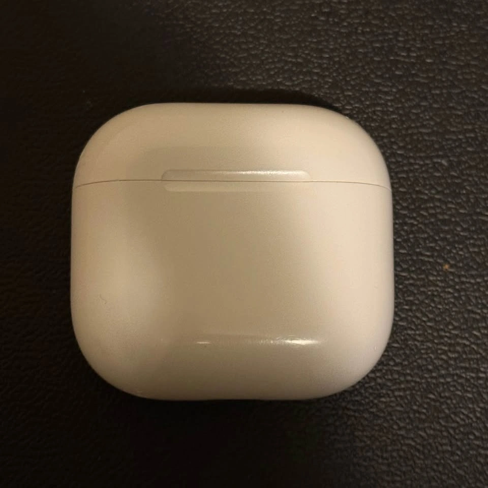 Apple AirPods 4 + Charging Case - photo 3