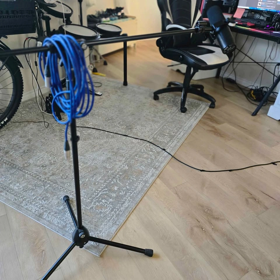 Shure SM7dB Dynamic Studio Microphone with Built-in Preamp - photo 4