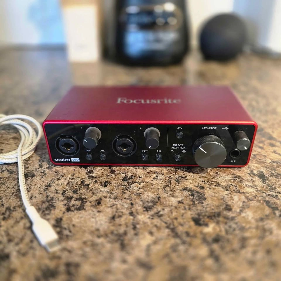 Focusrite 2i2 3rd Gen 2 channel Interface - USB C - Used Like Ne - photo 3