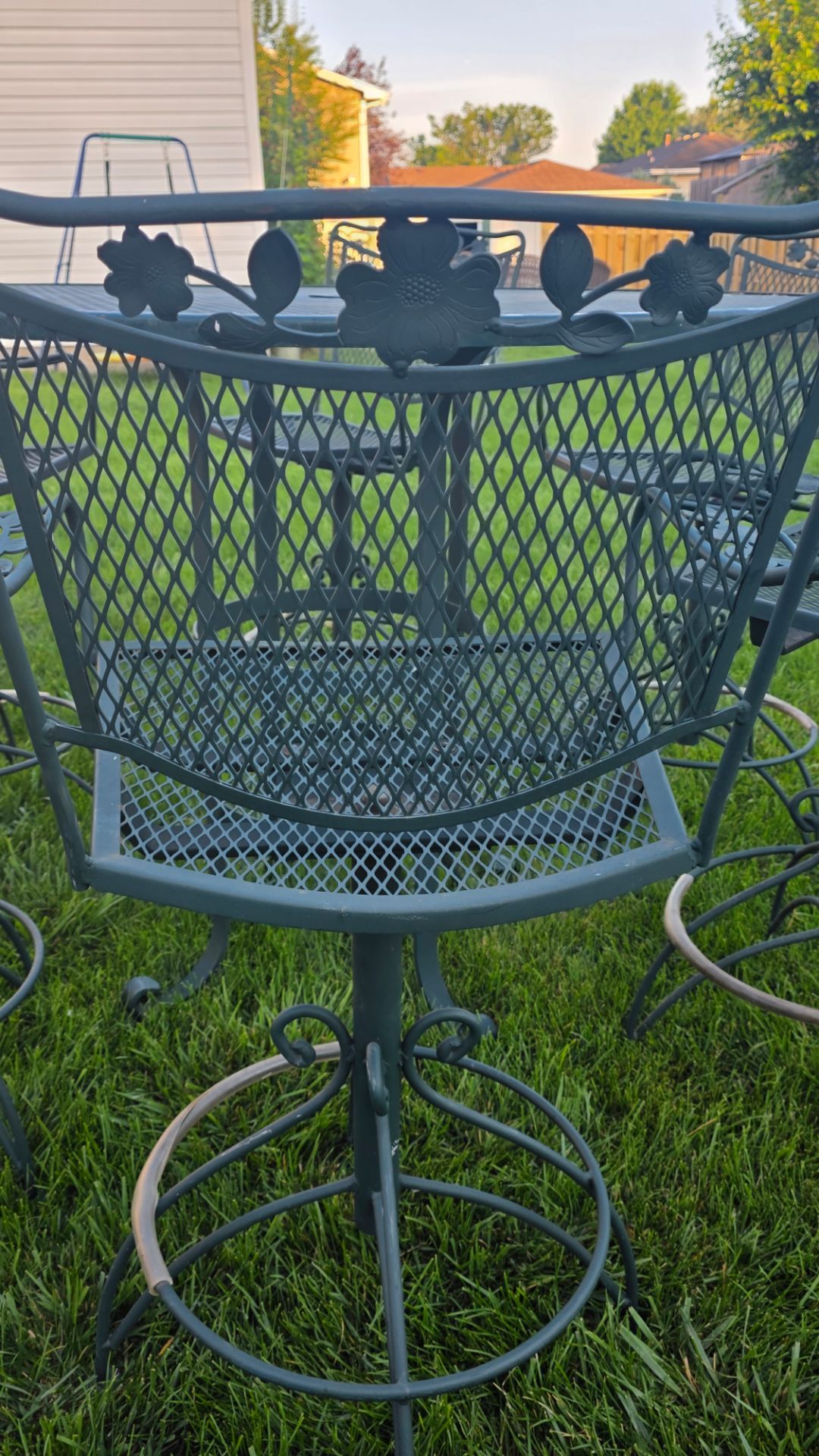 Woodard style wrought iron bar height table and chairs - photo 3