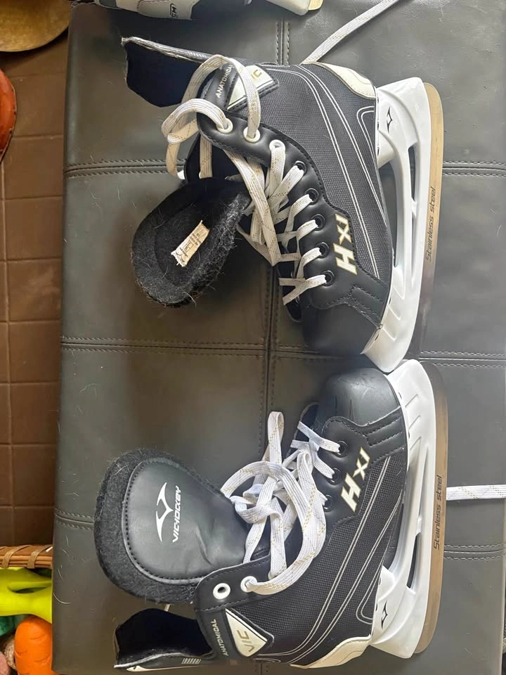 VIC kids hockey skates size 3 - HXI - Anatomical