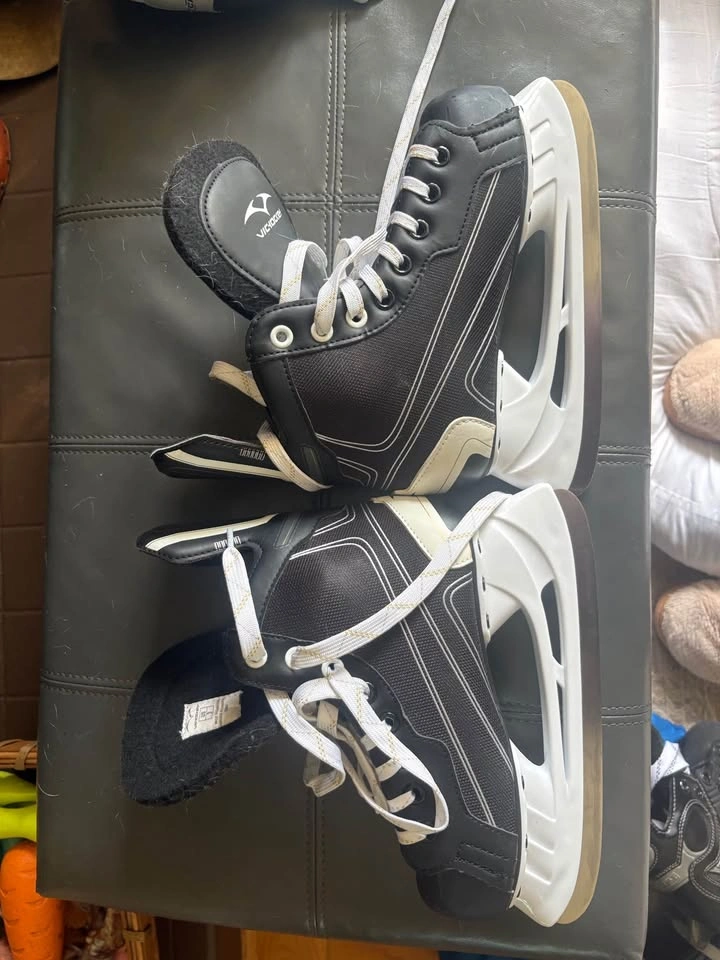 VIC kids hockey skates size 3 - HXI - Anatomical - photo 2