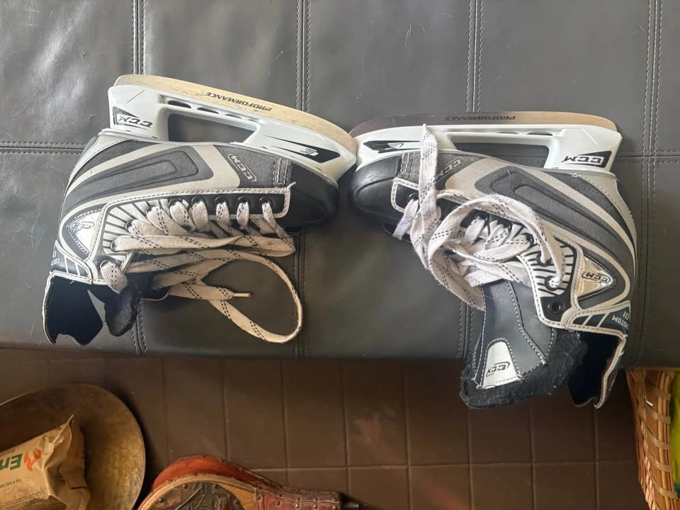 CCM size 4 kids hockey skates - photo 2
