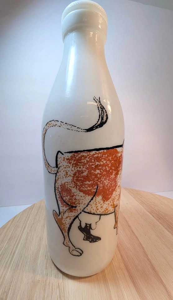VINTAGE EGIZIA white milk glass bottle COW AND CHICK - photo 2