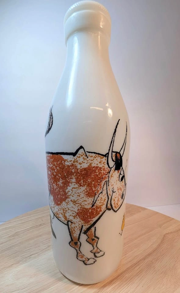 VINTAGE EGIZIA white milk glass bottle COW AND CHICK - photo 4