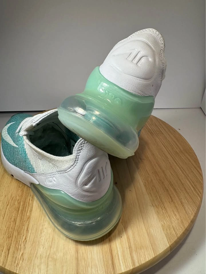 Nike Air Max 270 Flyknit Igloo Size 7 - Like New - photo 2