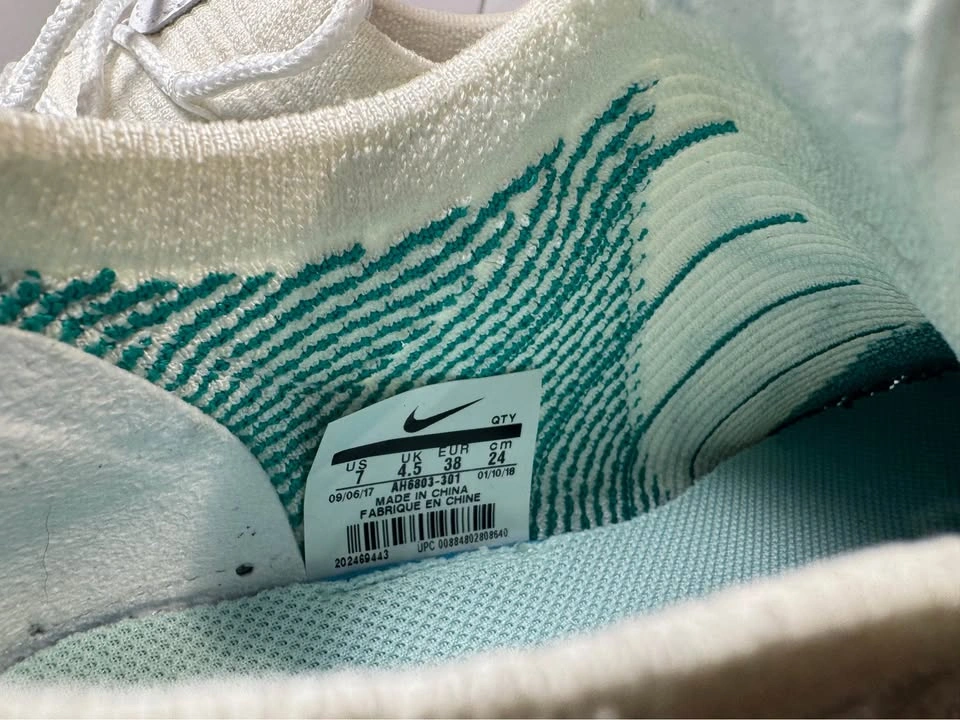 Nike Air Max 270 Flyknit Igloo Size 7 - Like New - photo 3