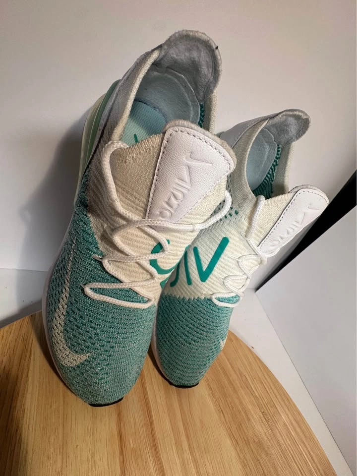 Nike Air Max 270 Flyknit Igloo Size 7 - Like New - photo 4