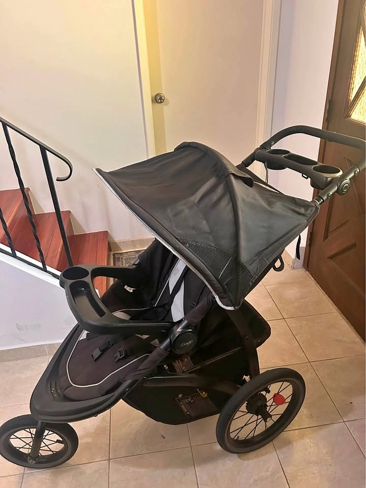 Graco jogging stroller and infant car seat travel system