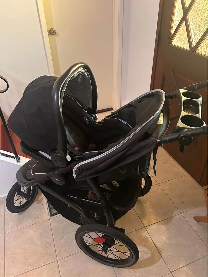 Graco jogging stroller and infant car seat travel system - photo 4