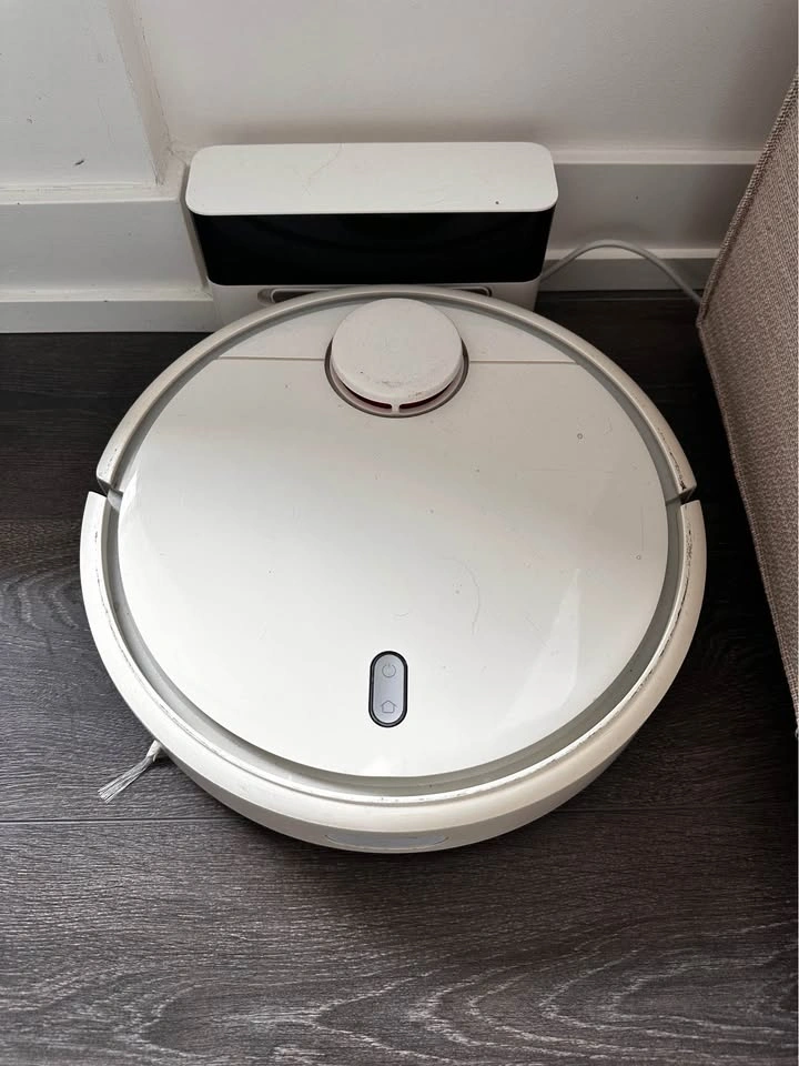 Xiaomi Mi Robot Vacuum (1st Gen) + Spare Parts – Fair Condition - photo 3