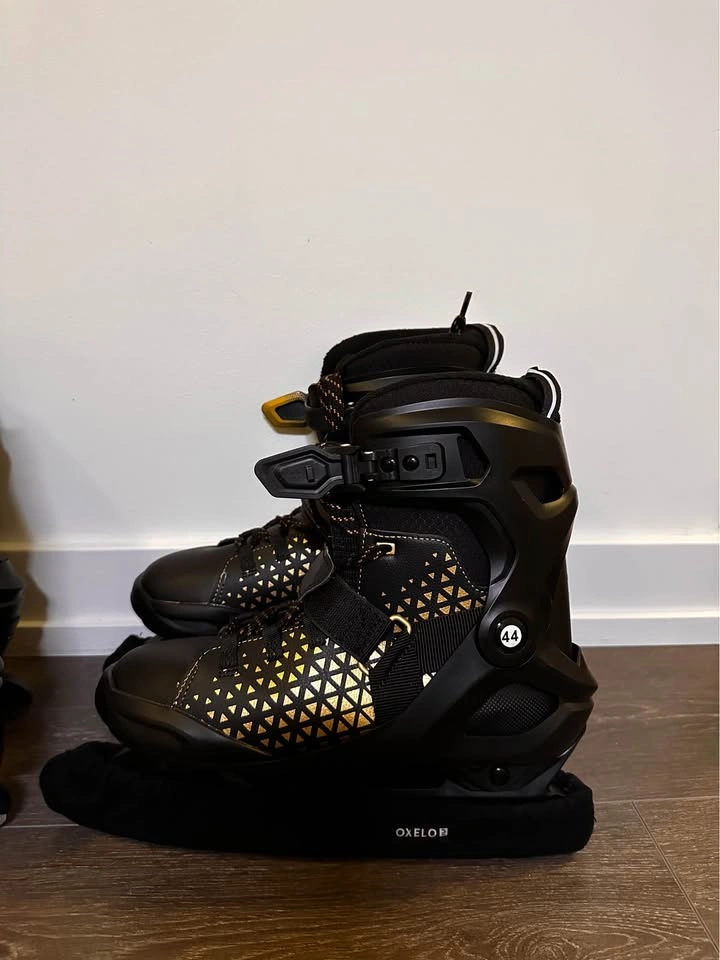 Winter skating (three skates) + helmet bundle