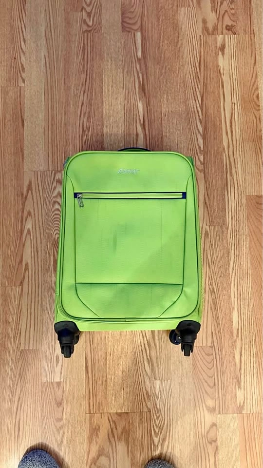 Everest Lime Green Spinner Suitcase