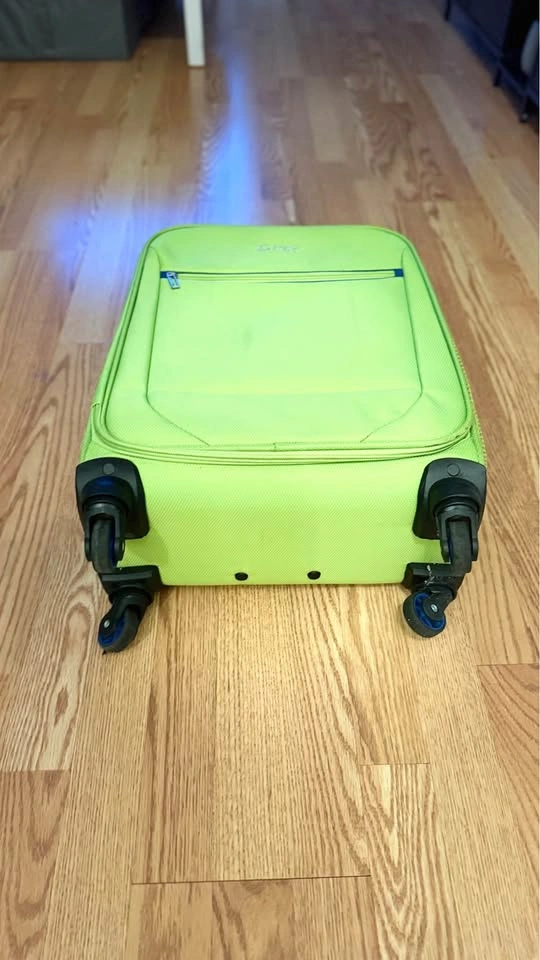Everest Lime Green Spinner Suitcase - photo 2