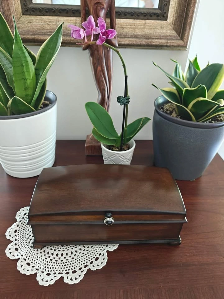 Bombay wooden Jewelry Box with integrated Jukebox