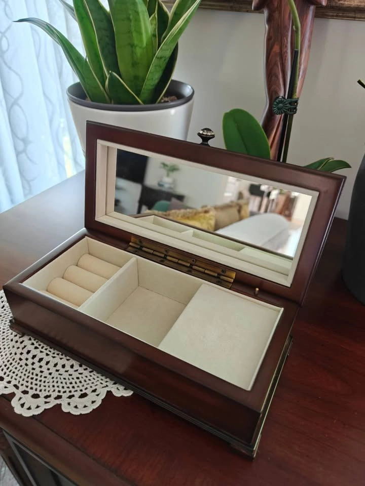 Bombay wooden Jewelry Box with integrated Jukebox - photo 3