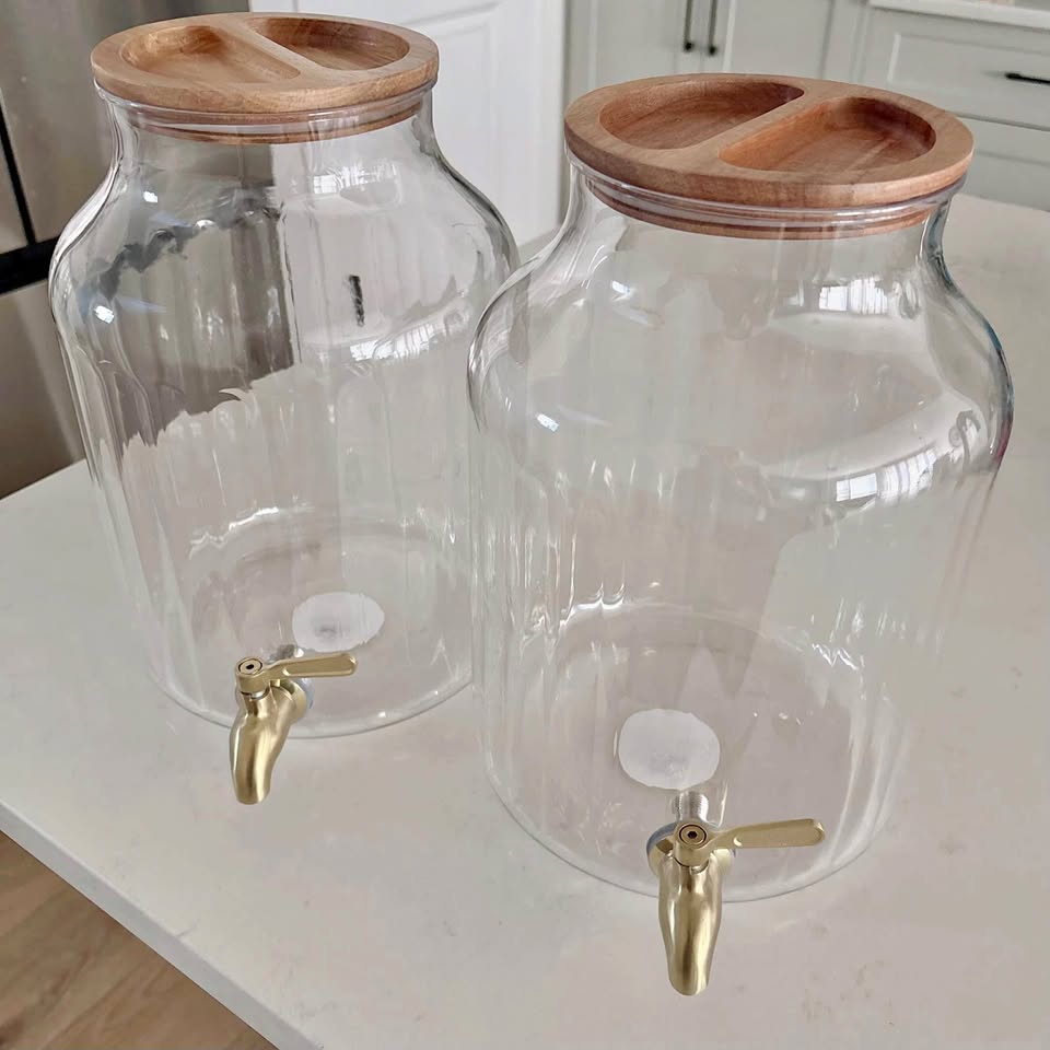 Brand new plastic drink dispensers with natural wood tops 7.5L