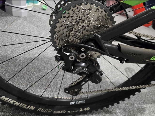 GIANT Reign Advanced carbon fiber mountain bike - photo 4