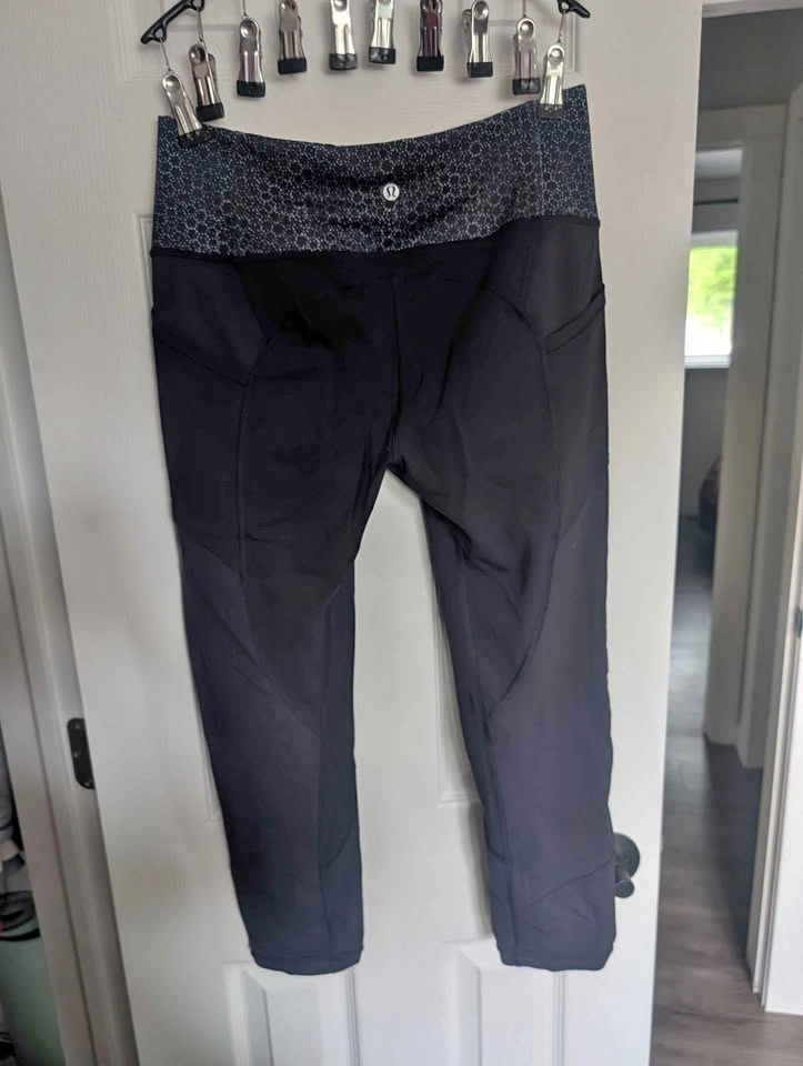 Lululemon size 10 Capri leggings with pocket