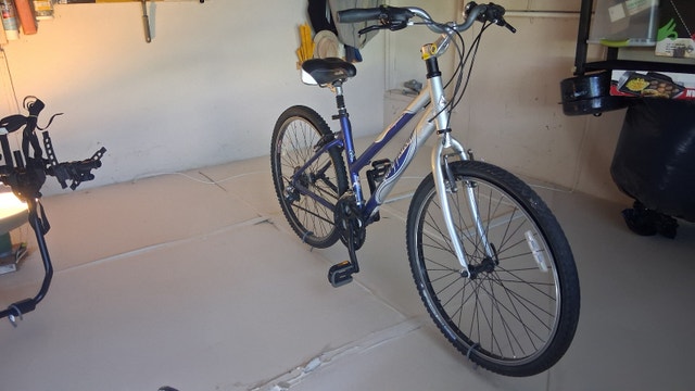 Gary Fisher Capitola (Hybrid Mountain Bike) - photo 2