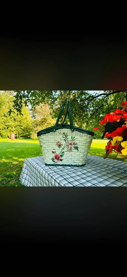 Vintage Floral Woven Picnic Basket - photo 2