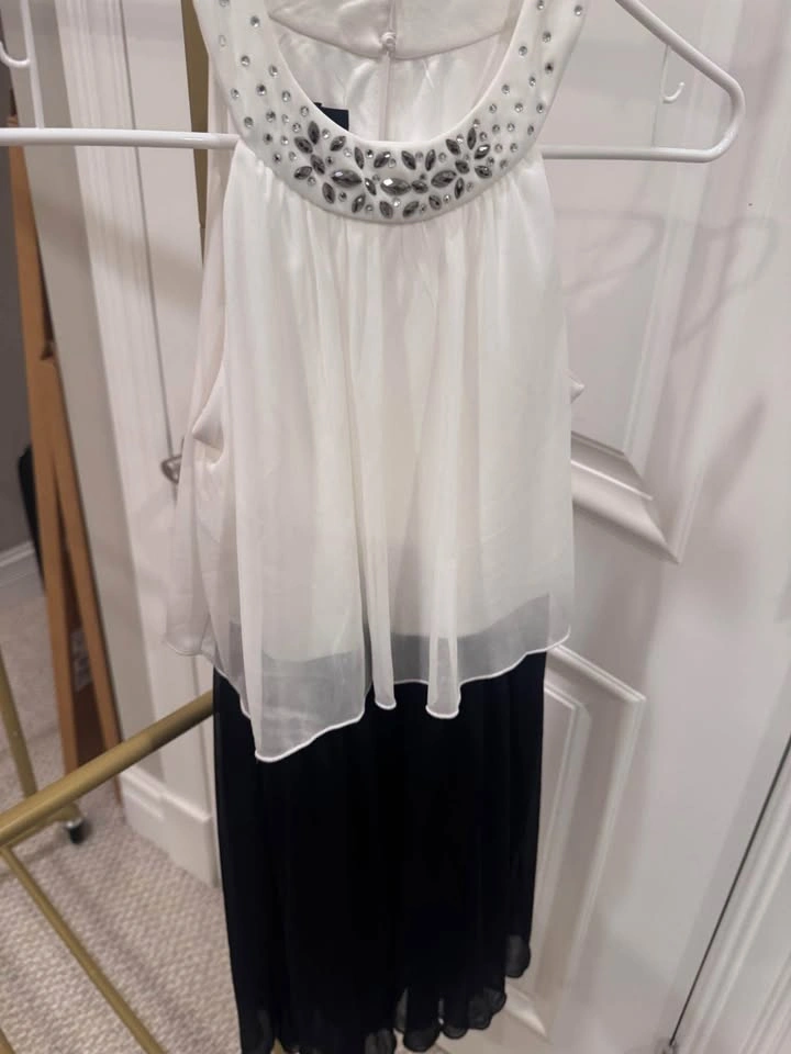 Girls Size 14 Spring / Summer Dresses - $15 each or all 8 for $1 - photo 3
