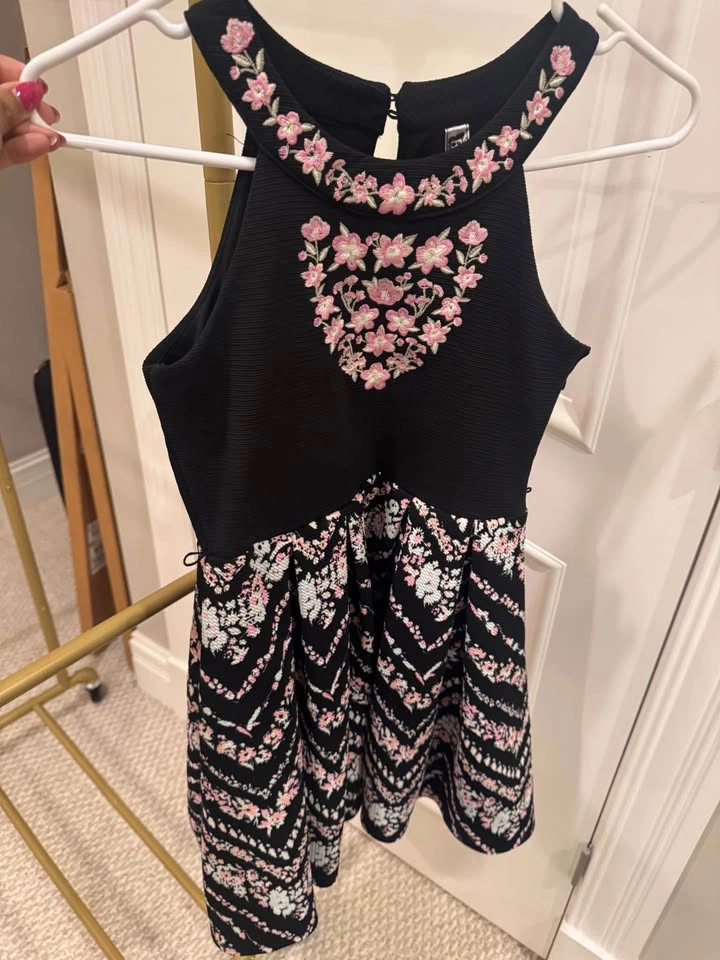 Girls Size 14 Spring / Summer Dresses - $15 each or all 8 for $1 - photo 4