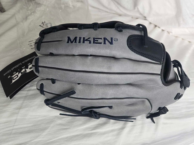 Miken Freak Limited Edition 14" Softball Glove - Grey/Navy RHT