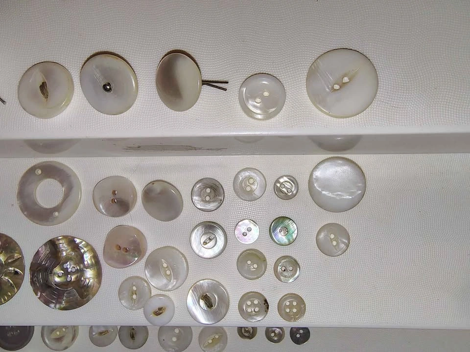 Vintage Mother of Pearl Button Collection - photo 3